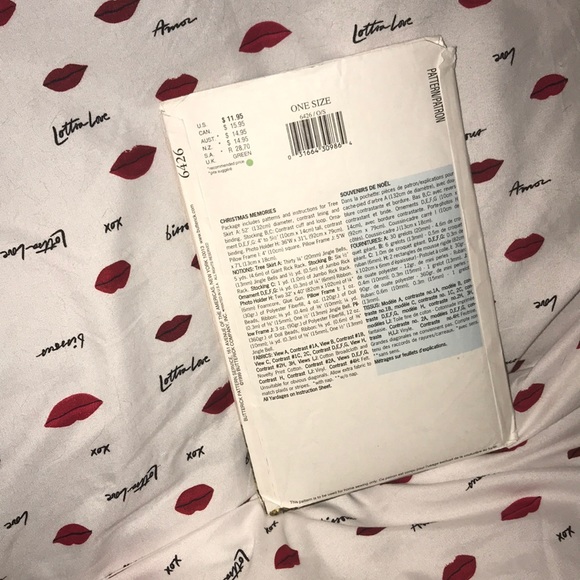 Butterick 6426 one size Christmas memories tree skirt stockings ornament frames - Picture 2 of 2